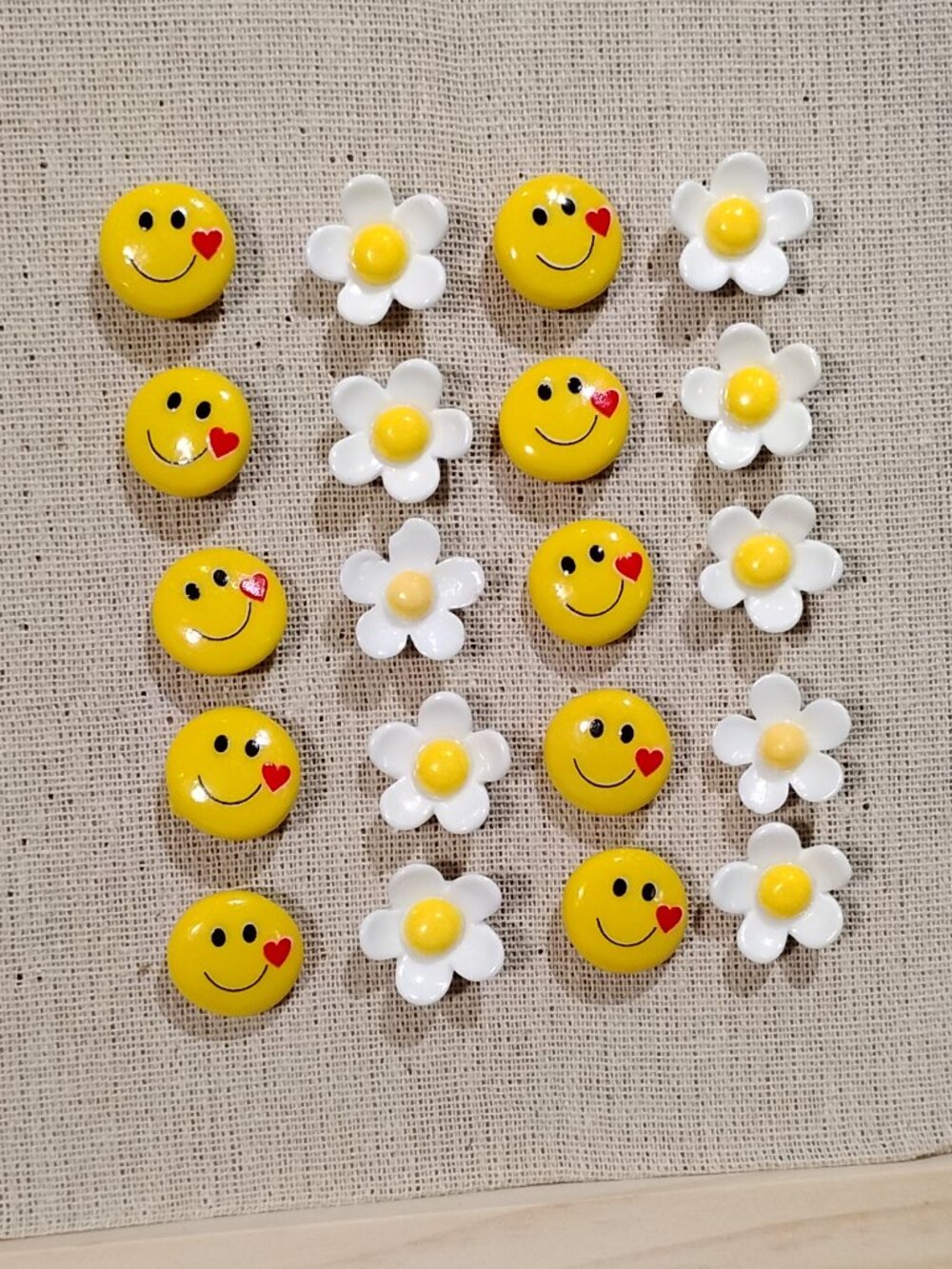 20 Pc Large Love Emojis & Daisy Flowers Decorative Push Pins Bulletin Board Pins